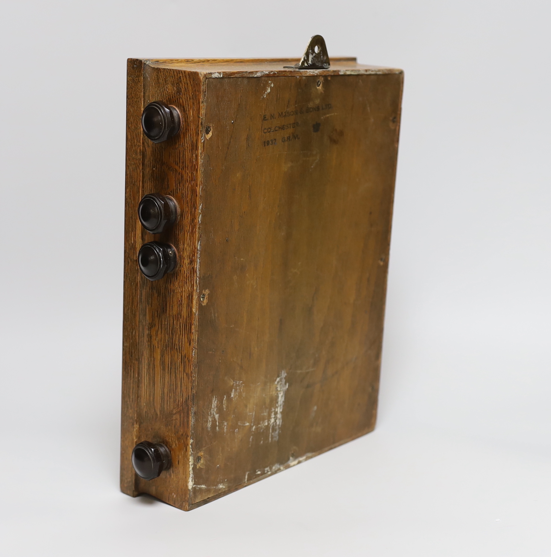An oak desk calendar and a cast iron ‘leaf’ thermometer, 39cm